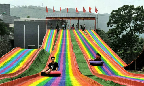 兴宁七彩旱滑儿童彩虹滑梯游乐设备景区旱地滑雪圈网红旱雪滑道